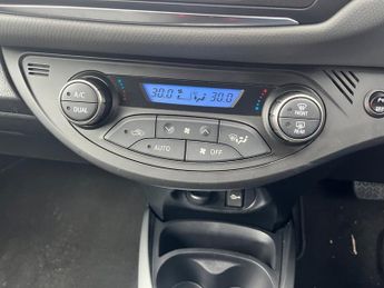 Toyota Yaris 1.5 VVT-h Icon Hatchback 5dr Petrol Hybrid E-CVT Euro 6 (101 ps)