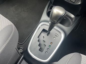 Toyota Yaris 1.5 VVT-h Icon Hatchback 5dr Petrol Hybrid E-CVT Euro 6 (101 ps)