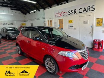 Chrysler Ypsilon 1.2 Black&Red Hatchback 5dr Petrol Manual Euro 5 (s/s) (69 bhp)
