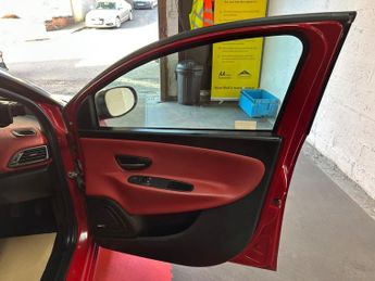 Chrysler Ypsilon 1.2 Black&Red Hatchback 5dr Petrol Manual Euro 5 (s/s) (69 bhp)