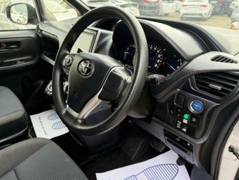 Toyota Noah HYBRID 7????UBER XL FINANCE AVAILABLE