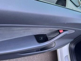 Tesla Model 3 (Dual Motor) Long Range Auto 4WDE 4dr