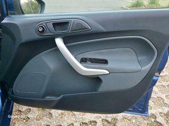 Ford Fiesta 1.4 Zetec 5dr