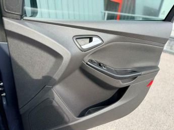 Ford Focus 1.6 Zetec Powershift Euro 5 5dr