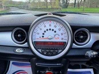 MINI Convertible 1.6 Cooper Euro 5 (s/s) 2dr