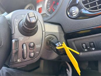 Renault Clio DYNAMIQUE TOMTOM VVT