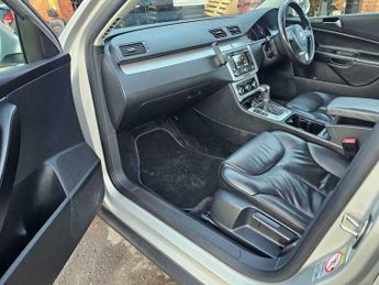 Volkswagen Passat 2.0 TDI Highline Plus DSG Euro 5 4dr