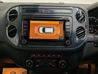 Volkswagen Tiguan 2.0 TDI BlueMotion Tech R-Line DSG 4WD Euro 5 (s/s) 5dr