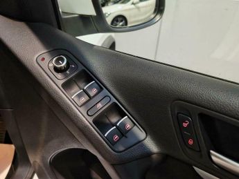 Volkswagen Tiguan 2.0 TDI BlueMotion Tech R-Line DSG 4WD Euro 5 (s/s) 5dr