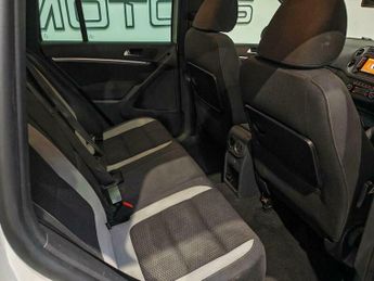 Volkswagen Tiguan 2.0 TDI BlueMotion Tech R-Line DSG 4WD Euro 5 (s/s) 5dr