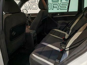 Volkswagen Tiguan 2.0 TDI BlueMotion Tech R-Line DSG 4WD Euro 5 (s/s) 5dr