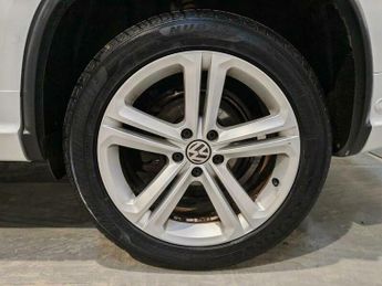 Volkswagen Tiguan 2.0 TDI BlueMotion Tech R-Line DSG 4WD Euro 5 (s/s) 5dr