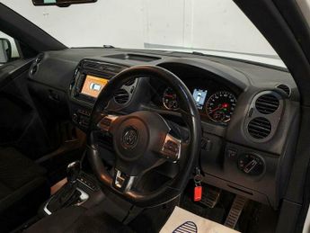 Volkswagen Tiguan 2.0 TDI BlueMotion Tech R-Line DSG 4WD Euro 5 (s/s) 5dr