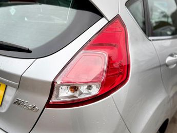 Ford Fiesta 1.0T EcoBoost Zetec Hatchback 5dr Petrol Powershift Euro 6 (100 