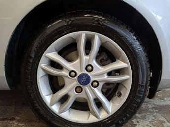Ford Fiesta 1.0T EcoBoost Zetec Hatchback 5dr Petrol Powershift Euro 6 (100 
