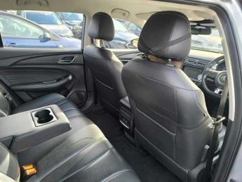 MG MG5 EXCLUSIVE