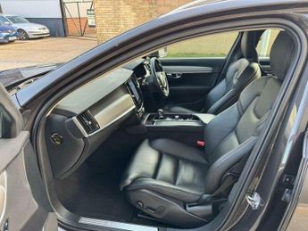 Volvo V90 2.0 B4 MHEV Momentum Auto Euro 6 (s/s) 5dr