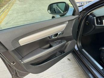 Volvo V90 2.0 B4 MHEV Momentum Auto Euro 6 (s/s) 5dr