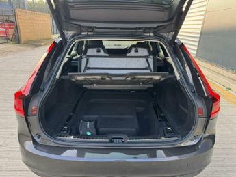 Volvo V90 2.0 B4 MHEV Momentum Auto Euro 6 (s/s) 5dr