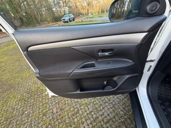 Mitsubishi Outlander DI-D GX 3