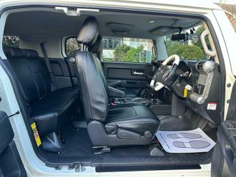 Toyota FJ Cruiser 4.0-V6-4X4-FRESH IMPORT-HUGE SPEC-SUPERB-ONE OF A KIND-STUNNER