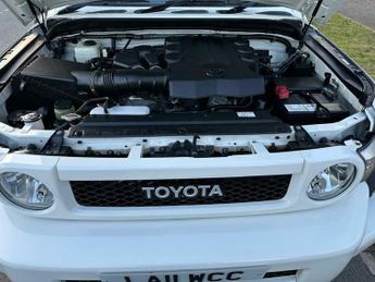 Toyota FJ Cruiser 4.0-V6-4X4-FRESH IMPORT-HUGE SPEC-SUPERB-ONE OF A KIND-STUNNER