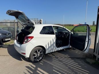 Toyota Yaris 1.33 Dual VVT-i SR Hatchback 3dr Petrol Manual Euro 5 (101 ps)