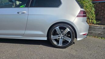 Volkswagen Golf 2.0 TSI BlueMotion Tech R Hatchback 3dr Petrol DSG 4Motion Euro 