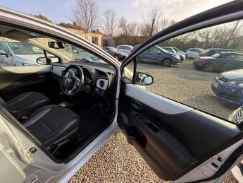 Toyota Yaris VVT-I T SPIRIT