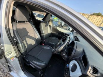 Toyota Yaris VVT-I T SPIRIT