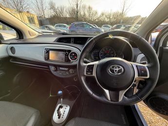 Toyota Yaris VVT-I T SPIRIT