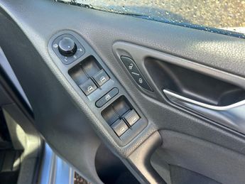 Volkswagen Golf SE TSI DSG