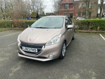 Peugeot 208 1.2 VTi Allure Euro 5 5dr