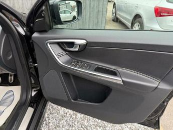 Volvo XC60 2.4 D5 R-Design Lux Nav Auto AWD Euro 6 (s/s) 5dr