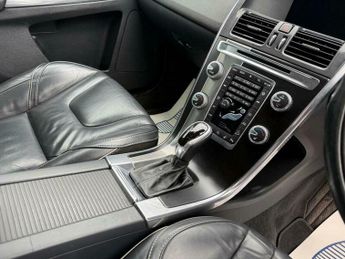 Volvo XC60 2.4 D5 R-Design Lux Nav Auto AWD Euro 6 (s/s) 5dr