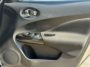 Nissan Juke 1.6 N-Connecta SUV 5dr Petrol XTRON Euro 6 (117 ps)