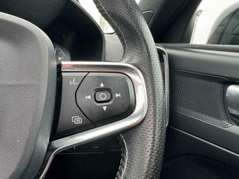 Volvo XC40 2.0 T4 R-Design Auto AWD Euro 6 (s/s) 5dr