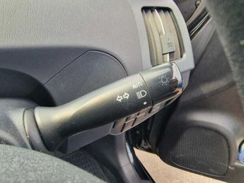 Toyota Prius 1.8 Hybrid VVT-h CVT 5dr