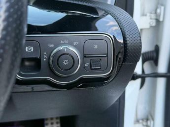 Mercedes-Benz A Class 2.0 A250 AMG Line (Premium) 7G-DCT Euro 6 (s/s) 5dr