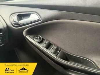 Ford Focus 1.6 Titanium Hatchback 5dr Petrol Powershift Euro 6 (125 ps)