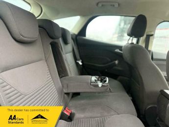 Ford Focus 1.6 Titanium Hatchback 5dr Petrol Powershift Euro 6 (125 ps)