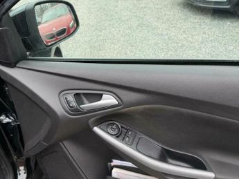 Ford Focus 1.0T EcoBoost Zetec Auto Euro 6 (s/s) 5dr