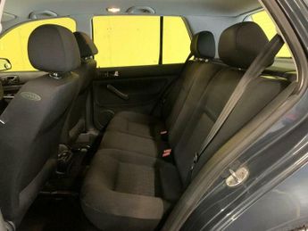 Volkswagen Golf 1.6 S Hatchback 5dr Petrol Automatic (206 g/km, 102 bhp)