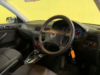 Volkswagen Golf 1.6 S Hatchback 5dr Petrol Automatic (206 g/km, 102 bhp)