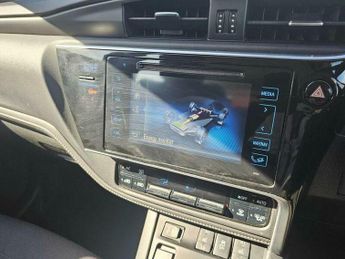 Toyota Auris 1.8 VVT-h Business Edition Touring Sports CVT Euro 6 (s/s) 5dr (