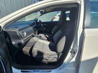 Toyota Auris 1.8 VVT-h Business Edition Touring Sports CVT Euro 6 (s/s) 5dr (