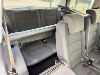 Volkswagen Touran 1.6 TDI SE MPV 5dr Diesel DSG Euro 5 (105 ps)