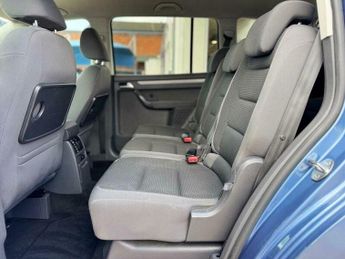 Volkswagen Touran 1.6 TDI SE MPV 5dr Diesel DSG Euro 5 (105 ps)
