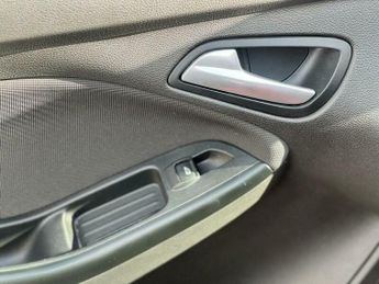 Ford Focus 1.0T EcoBoost Zetec Navigator Euro 5 (s/s) 5dr