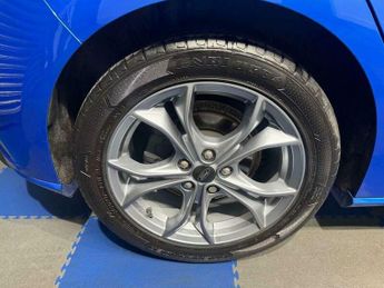 Ford Focus 1.5 Focus ST-Line TDCI Auto 5dr